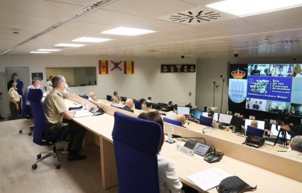 l Rey Felipe VI mantiene una videoconferencia con las misiones permanentes, las operaciones del Ejército en el exterior y la operación Balmis en el marco del Día de las Fuerzas Armadas del 2020