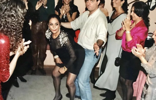 Lola Flores adelantándose al twerking con Millán Salcedo.