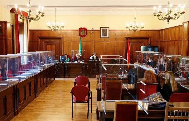 Sala del Juzgado de Sevilla donde un jurado popular enjuiciará a los siete acusados