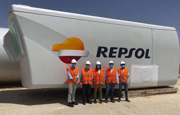 El consejero delegado de Repsol, Josu Jon Imaz, visita el proyecto eólico Delta en Aragón