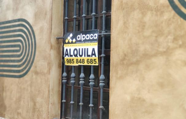 Recurso de cartel de 'Se alquila' en una vivienda en alquiler en Asturias. Recurso de cartel de 'Se alquila' en una vivienda en alquiler en Asturias. (Foto de ARCHIVO) 15/6/2020