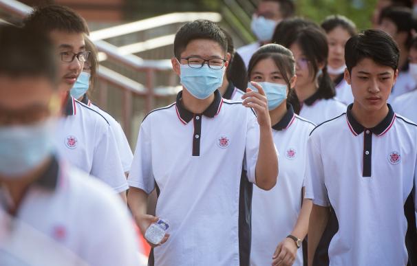 coronavirus vuelta colegio clases Wuhan estudiantes mascarilla Estudiantes en la vuelta a las clases en Wuhan, la ciudad china donde se originó la pandemia 1/9/2020 ONLY FOR USE IN SPAIN