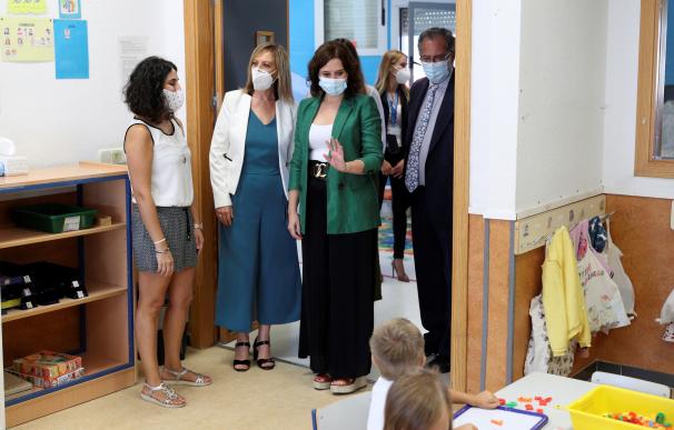 Isabel Díaz Ayuso asiste al inicio del curso en Madrid en medio de la crisis por el coronavirus