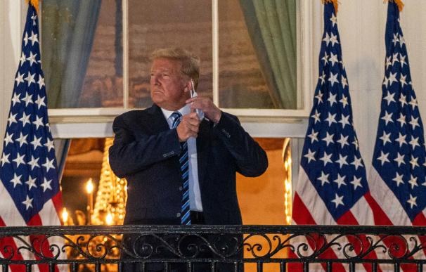 El presidente de EEUU, Donald Trump, desde el balcón de la Casa Blanca.