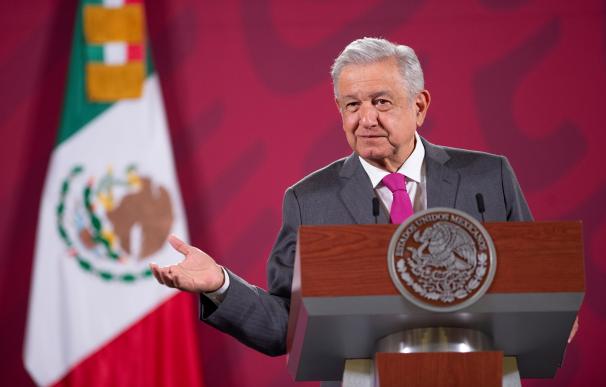 Fotografía cedida por la Presidencia de México del presidente Andrés Manuel López Obrador durante una conferencia de prensa