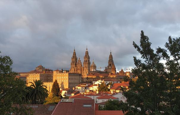 La ciudad gallega recibió esta distinción no solo por su conjunto monumental, sino también por el Camino de Santiago que es Bien de Interés Cultural y primer Itinerario Cultural Europeo.