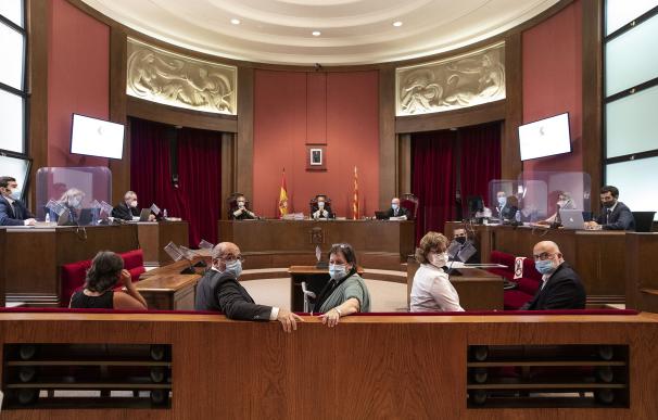 Juicio en el Tribunal Superior de Justicia de Catalunya (TSJC) a los exmiembros de la Mesa del Parlament Anna Simó (ERC), Ramona Barrufet, Lluís Corominas y Lluís Guinó (JxSí), y la exdiputada de la CUP Mireia Boya, en Barcelona el 21 de julio de 2020. POOL (Foto de ARCHIVO) 21/7/2020