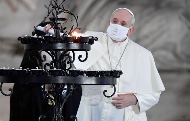 El papa Francisco defiende el derecho de los homosexuales a unirse legalmente