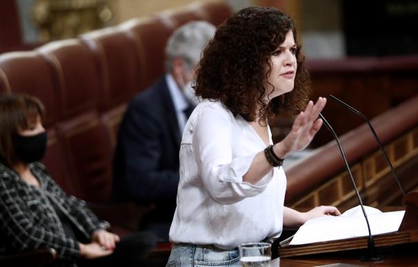 La diputada de Unidas Podemos Sofía Castañón, durante su intervención en la segunda sesión del debate de moción de censura presentada por el Vox, este jueves en el Congreso. EFE/Mariscal