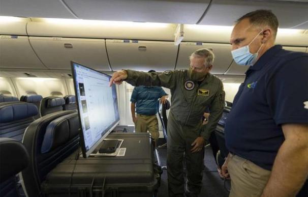 Prueba del flujo de partículas en el aire a bordo de un avión 767 de United Airlines