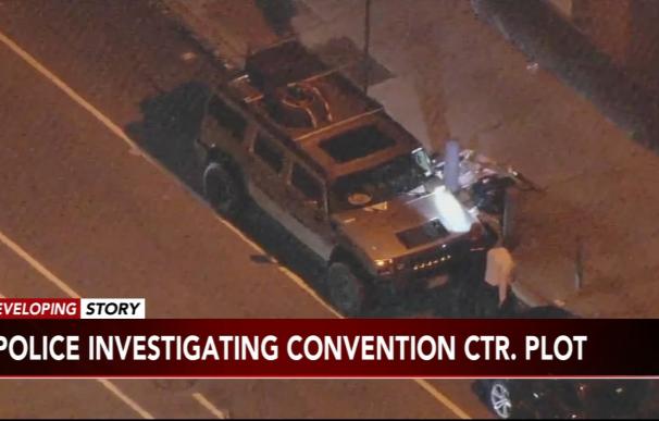 Agentes de Policía frente al Centro de Convenciones en el planeaban cometer el ataque