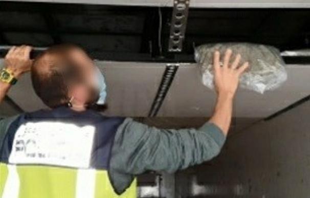 Desarticulada una red en Málaga y Granada dedicada a enviar droga a Italia en camiones con doble fondo