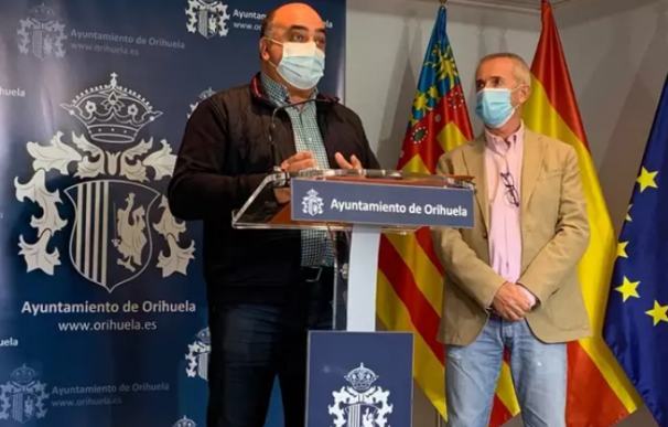 El concejal de Sanidad de Orihuela, José Galiano, y el edil de Emergencias, Víctor Valverde