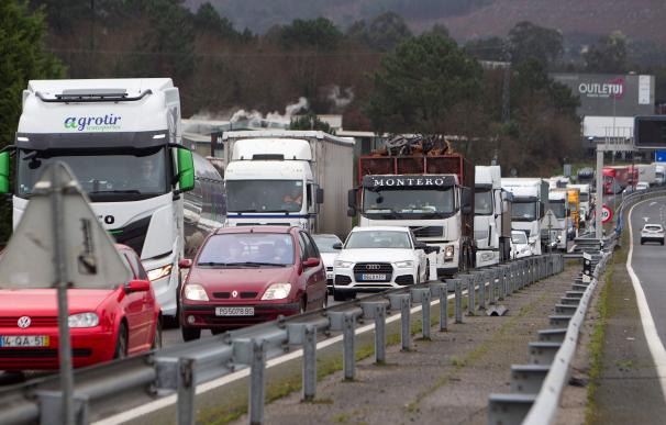 Colas en Tui y escaso tráfico entre España y Portugal con la frontera cerrada