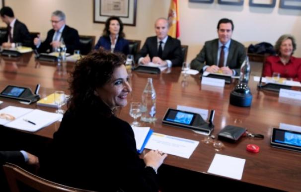 La ministra de Hacienda, María Jesús Montero, en una reunión en CEOE
