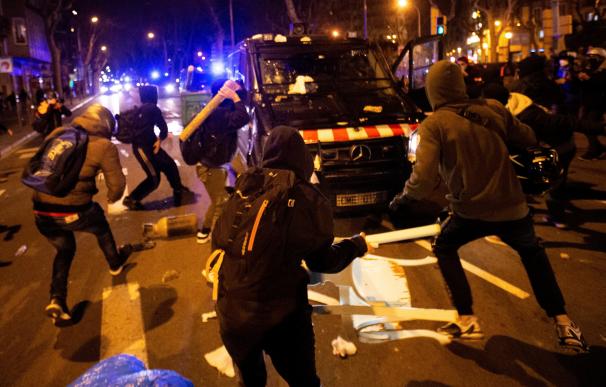 Violencia y enfrentamientos en las calles de Madrid tras la protesta de apoyo a Pablo Hasel
