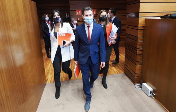 El portavoz del PSOE, Luis Tudanca, accede al hemiciclo para defender la moción de censura
CLAUIDA ALBA
22/3/2021