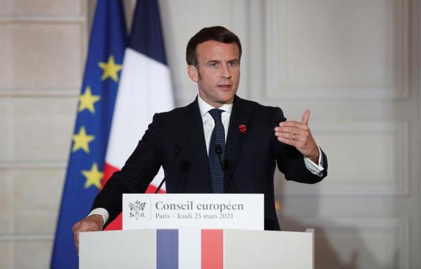 El Presidente francés, Emmanuel Macron, habla durante una conferencia de prensa tras una cumbre del Consejo Europeo