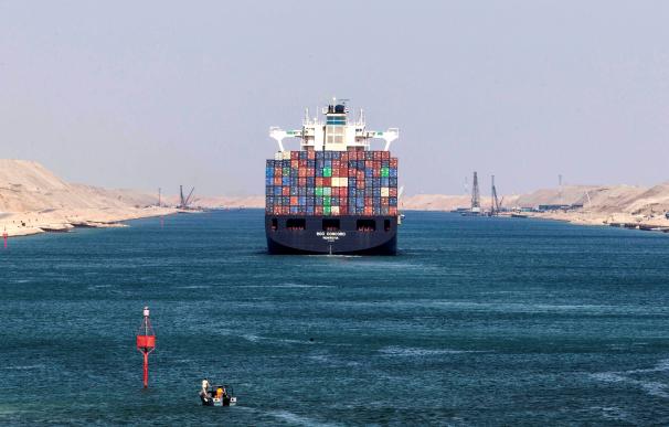 Ismailia (Egypt).- (FILE) - Liberian-flagged container ship RDO CONCORD sails through the Suez Canal in Ismailia, Egypt, 17 November 2019 (reissued 24 March 2021). A large container ship registered in Panama ran aground in the Suez Canal on 23 March, blocking passage to other ships and causing a traffic jam for cargo vessels. (Egipto, Concordia) EFE/EPA/MOHAMED HOSSAM