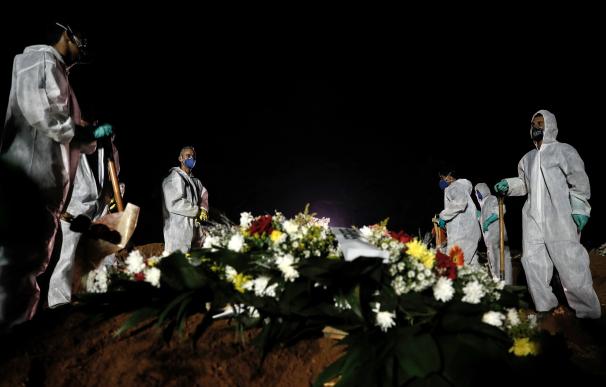 Brasil entierro nocturno