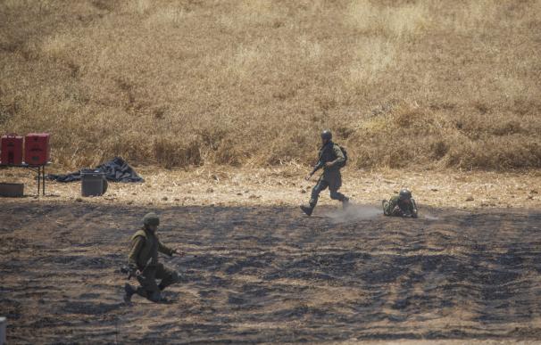 Soldados israelíes en la frontera de Gaza, cerca de Sderot.