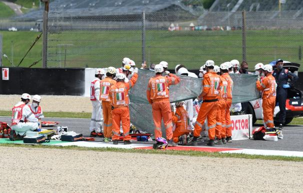 Escena del accidente de Jason Dupasquier durante la Q2 de Moto3 en el Gran Premio de Italia,