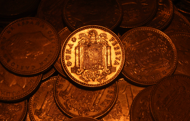 Escudos, reales y dobles suelen tener una valoración más alta que las pesetas en el mercado.