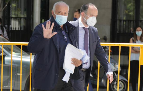 José Luis Moreno sale de la Audiencia Nacional tras quedar en libertad bajo fianza.