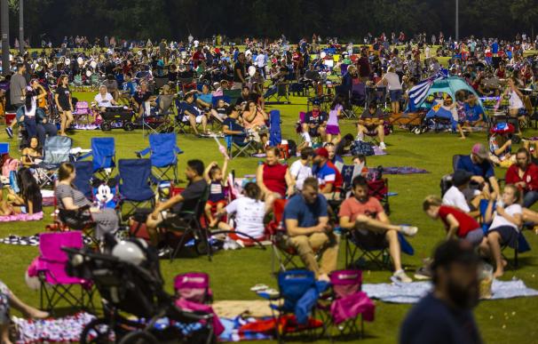 Varias personas en Texas celebran el 4 de julio en el primer acto público del Día de la Independencia desde el inicio de la pandemia.