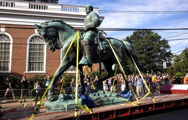 Charlottesville dice adiós al General Lee, epicentro del movimiento supremacista