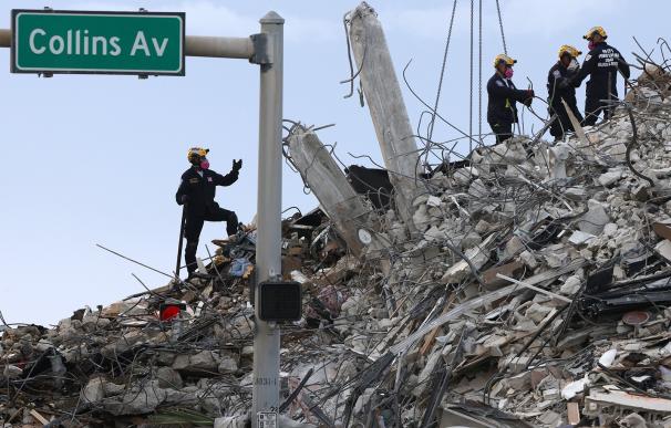 FILED - 05 July 2021, US, Surfside: Search and rescue efforts continue at the 12-story collapsed Surfside condo building. Photo: Carl Juste/Miami Herald/TNS via ZUMA Wire/dpa
Carl Juste / Miami Herald / TNS via /  DPA
5/7/2021 ONLY FOR USE IN SPAIN