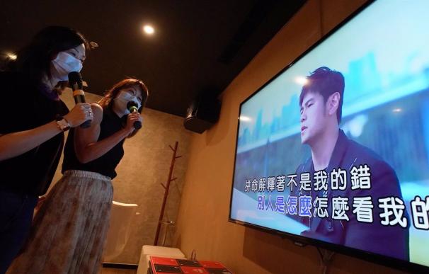 17-07-











Karaoke en Hong Kong, China.