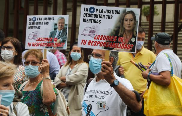 Víctimas y familiares del accidente ferroviario de Angrois (Santiago), durante una manifestación para reclamar una investigación independiente sobre las causas del siniestro ferroviario.
