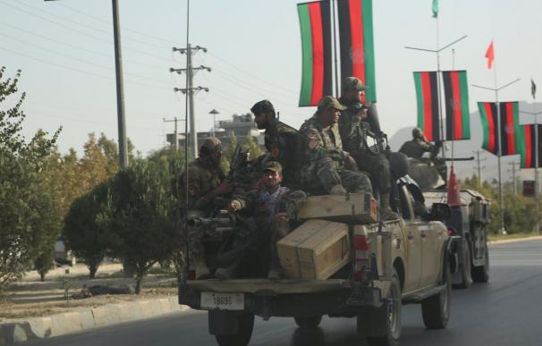 Vehículos militares en Kabul
