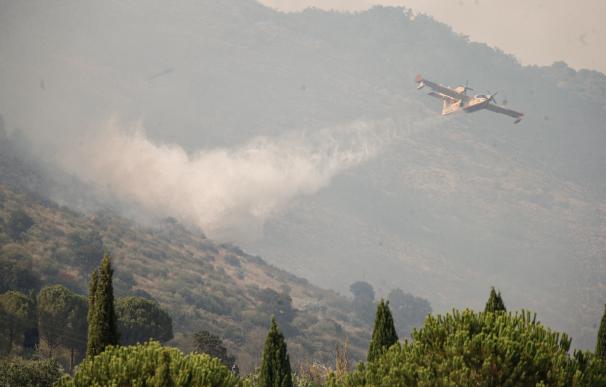 avión extingue fuego en reserva monte catillo
