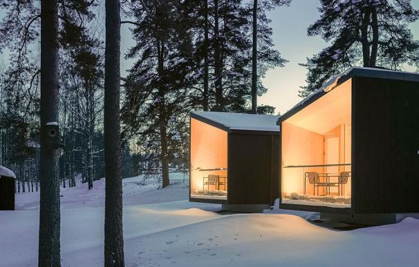 Casa prefabricada en un bosque de Finlandia