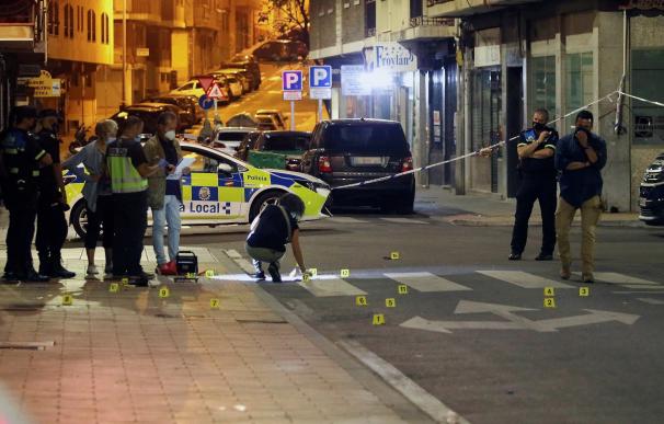 Agentes de diversos cuerpos de Policía investigan la muerte de un hombre tras recibir varios disparos en Salamanca.