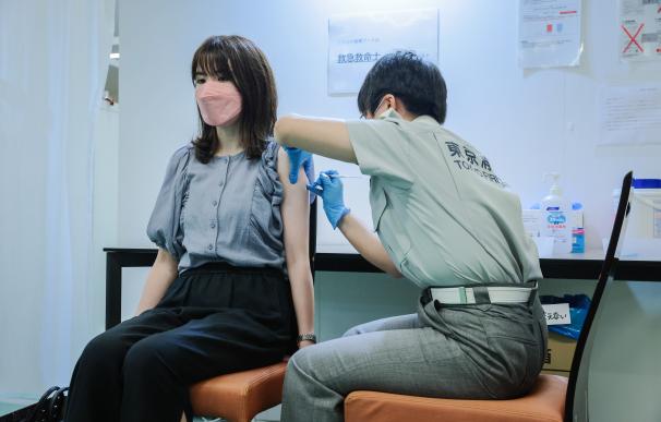 Campaña de vacunación contra la Covid-19 en Tokio, Japón. vacuna