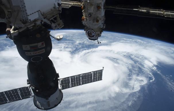 Una imagen tomada por la Estación Espacial Internacional del huracán Ida mientras se acerca a Luisiana.