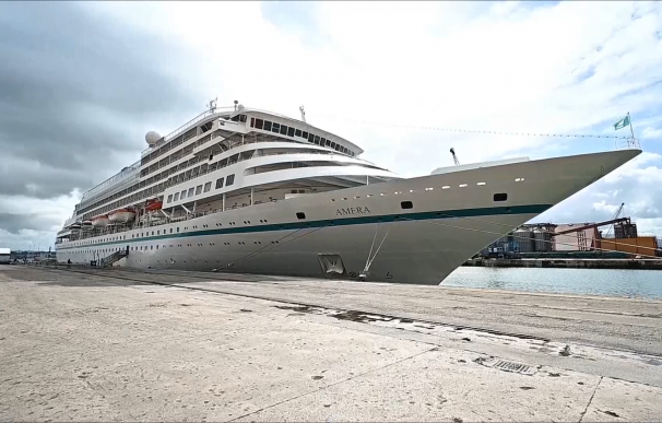 El Puerto de Santander recibe el MS Amera, el primer crucero desde el inicio de la pandemia.