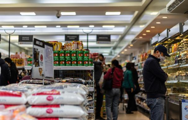 Gente comprando en un supermercado AGENCIA RAW (Foto de ARCHIVO) 15/2/2021