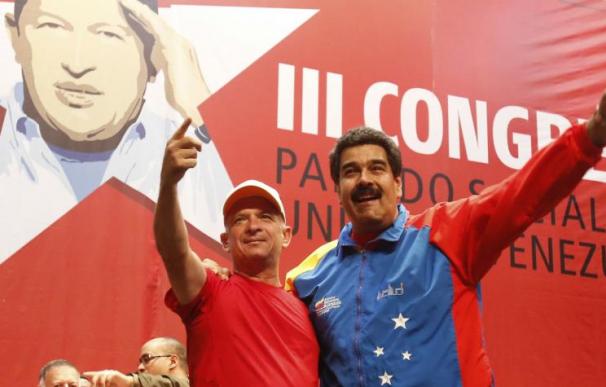 Pollo Carvajal junto a Maduro
