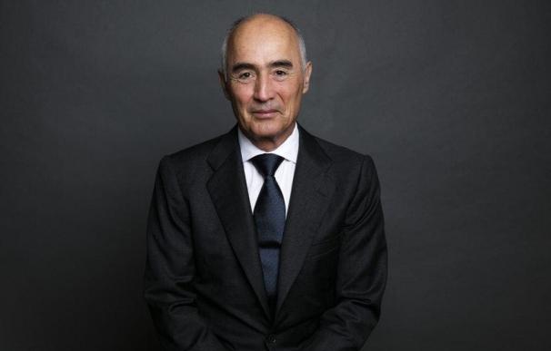 El presidente de Ferrovial, Rafael del Pino, ocupa la tercera posición con 3.800 millones.