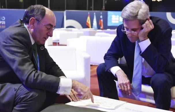 Ignacio Galán y Jonh Kerry en un encuentro durante la anterior Cumbre del Clima celebrada en Madrid