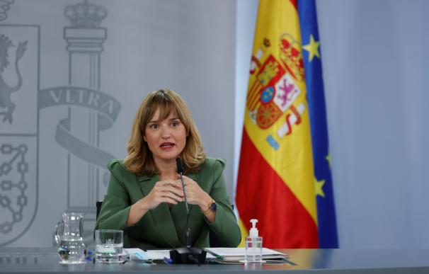 La ministra de Educación, Pilar Alegría durante la rueda de prensa tras el Consejo de Ministros celebrado este martes en el Palacio de La Moncloa.
