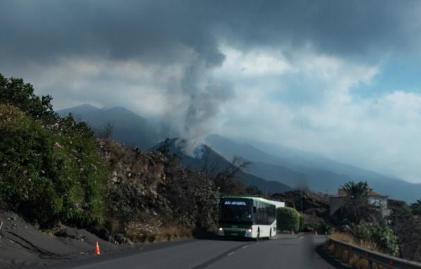La intensa ceniza emitida por el volcán de Cumbre Vieja ha obligado a extremar las precauciones por la mala calidad del aire en toda la zona oeste de la isla de La Palma.