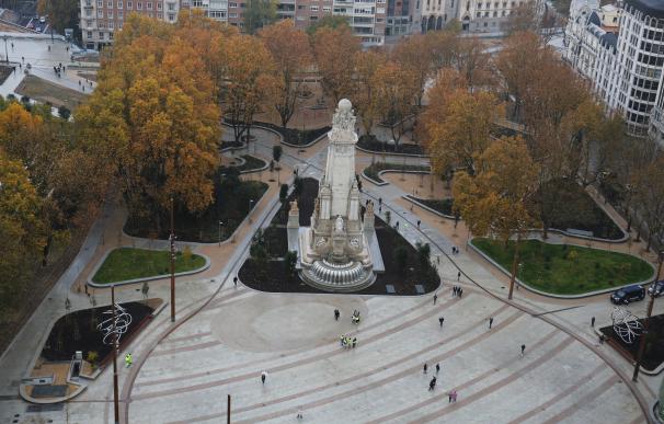 La Plaza de España de Madrid 'renace' como un espacio más verde y peatonal