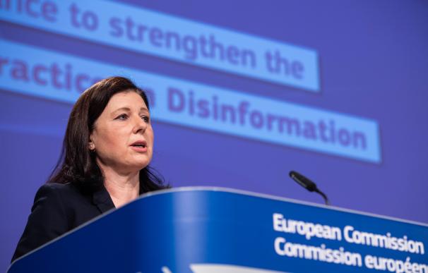 HANDOUT - 26 May 2021, Belgium, Brussels: European Commission Vice President for Values and Transparency Vera Jourova speaks during a press conference on the guidance for strengthening the code of practice on disinformation at the EU headquarters. Photo: Lukasz Kobus/European Commission/dpa - ATTENTION: editorial use only and only if the credit mentioned above is referenced in full
  (Foto de ARCHIVO)
26/5/2021 ONLY FOR USE IN SPAIN