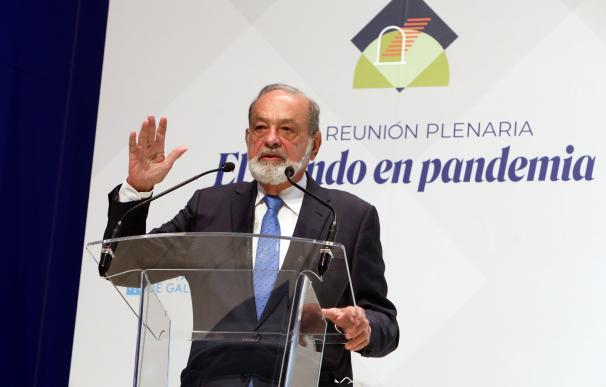 El empresario Carlos Slim interviene en la XXVI reunión plenaria de la Fundación Círculo Montevideo, hoy en Santiago de Compostela.