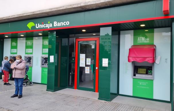 Una oficina de Unicaja Banco cerrada por la huelga celebrada el 26 de noviembre de 2021.
CCOO UNICAJA
26/11/2021